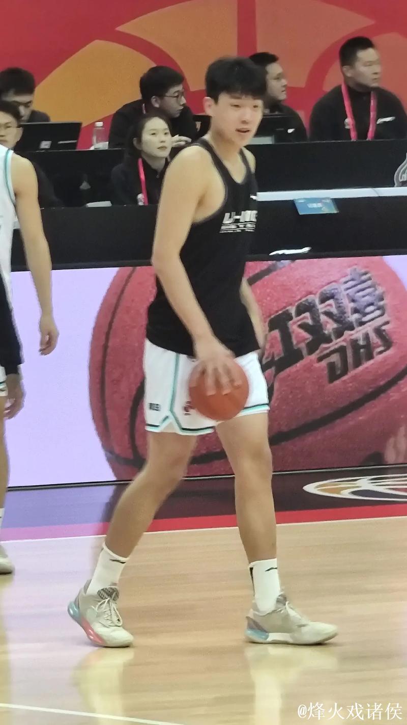 杨瀚森今日集锦!出战31分钟,11中8,拿到18分10篮板4助攻!进攻非常坚决! 杨瀚森今日集锦!出战31分钟,11中8,拿到18分10篮板4助攻!进攻非常坚决!